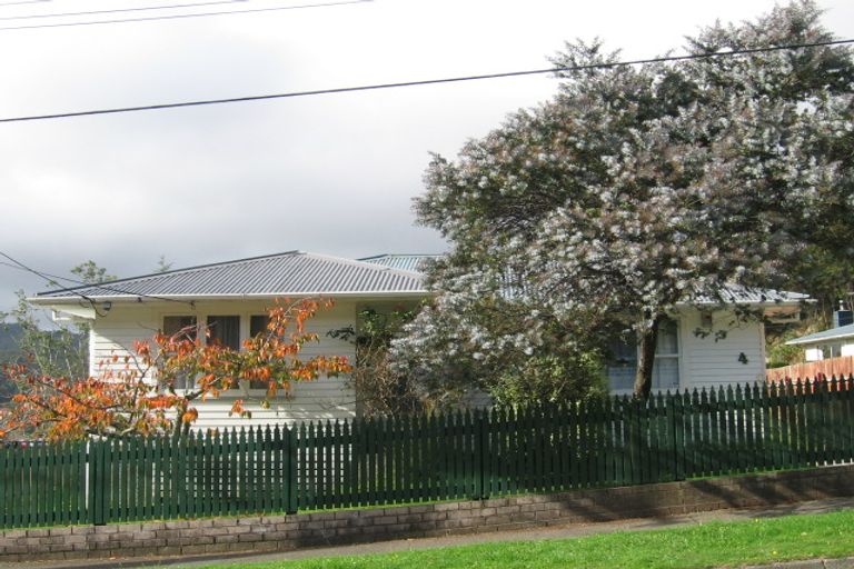Photo of property in 4 Shackleton Grove, Stokes Valley, Lower Hutt, 5019