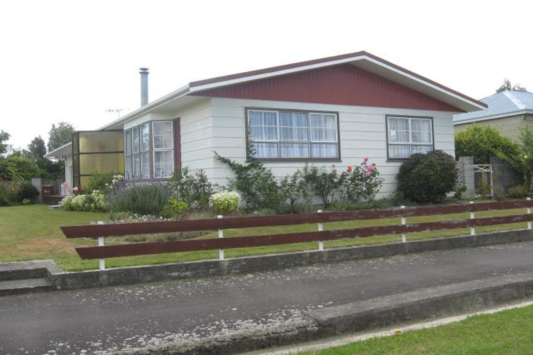 Photo of property in 8 Cambridge Street, Pahiatua, 4910