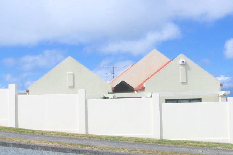 Photo of property in 85 Ashton Fitchett Drive, Brooklyn, Wellington, 6021