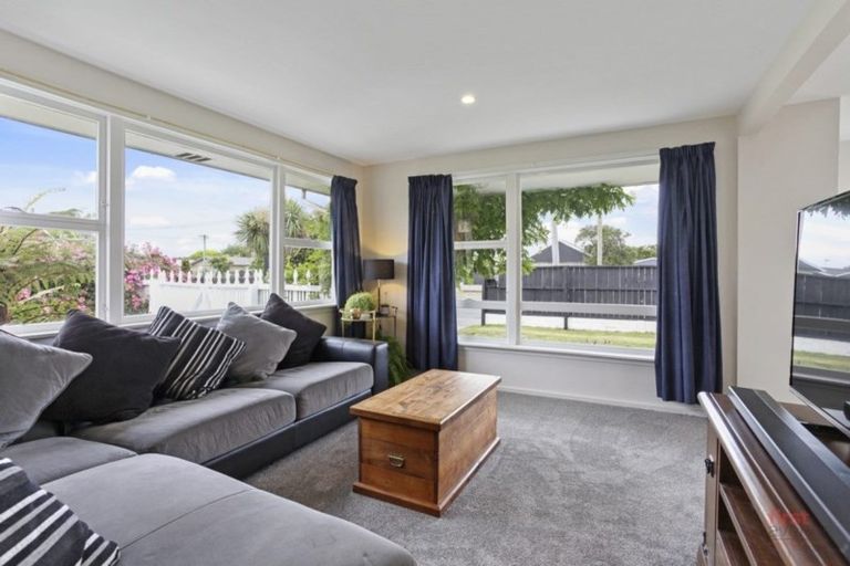 Photo of property in 396 Mairehau Road, Parklands, Christchurch, 8083