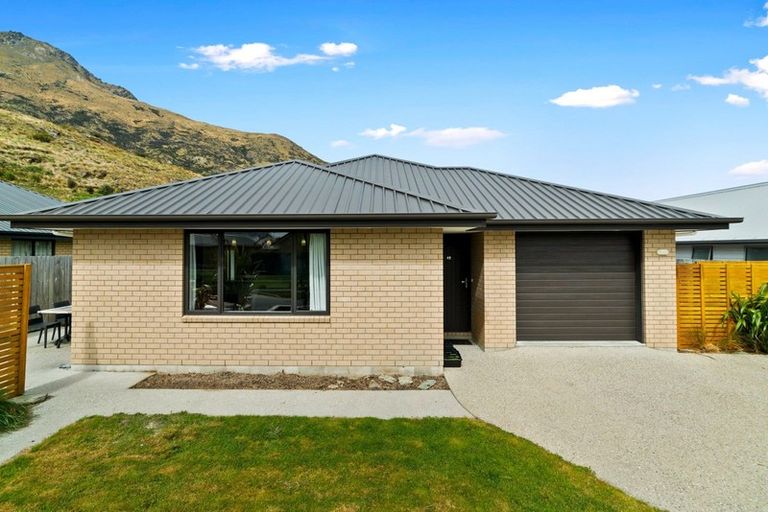 Photo of property in 48 Myles Way, Lower Shotover, Queenstown, 9304