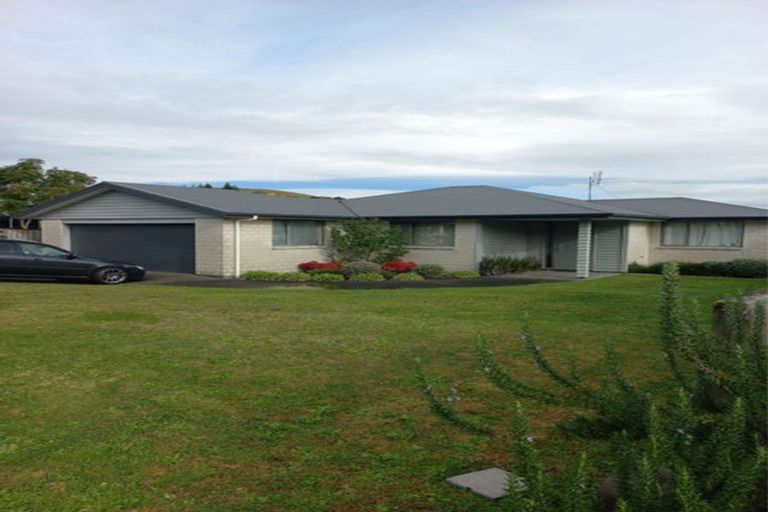 Photo of property in 16 Rochfort Crescent, Pyes Pa, Tauranga, 3112