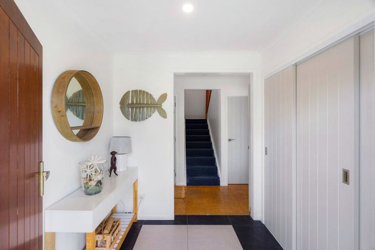 Photo of property in 1 Moana Drive, Mahia, 4198