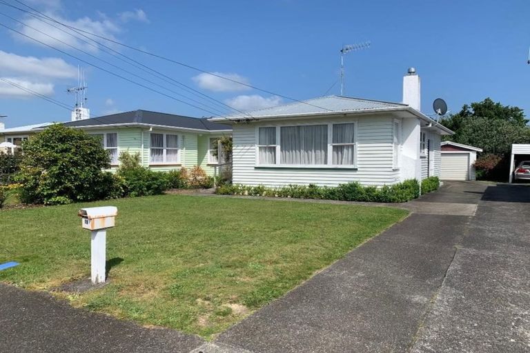 Photo of property in 15 Karaka Crescent, Levin, 5510