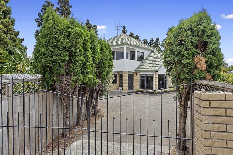 Photo of property in 32 Hastings Place, Hamilton Lake, Hamilton, 3204