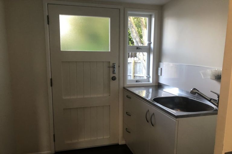 Photo of property in 2/9 College Road, Northcote, Auckland, 0627