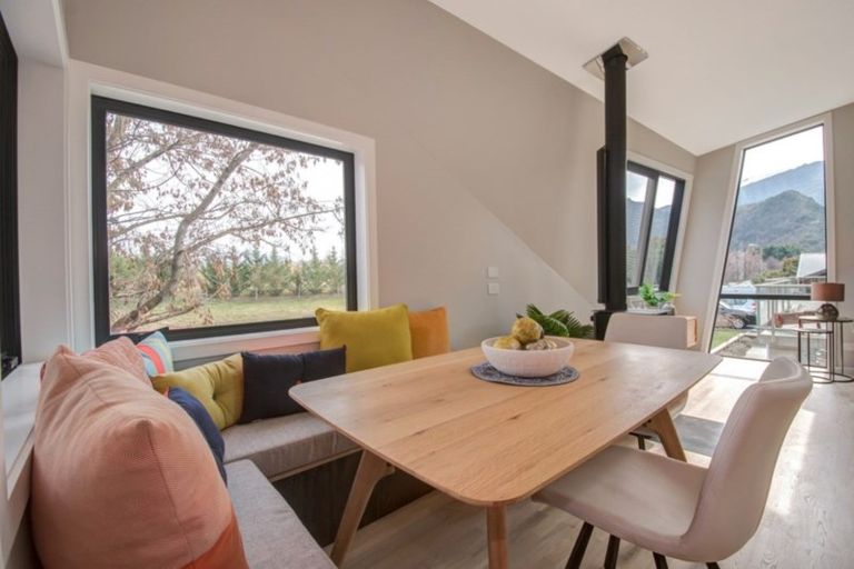 Photo of property in 61 Mcdonnell Road, Arrowtown, 9302