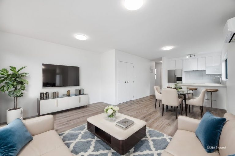 Photo of property in 4/43b Waimumu Road, Massey, Auckland, 0614