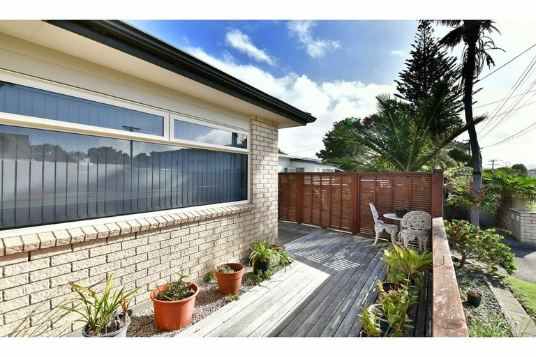 Photo of property in 10 Centreway Road, Orewa, 0931