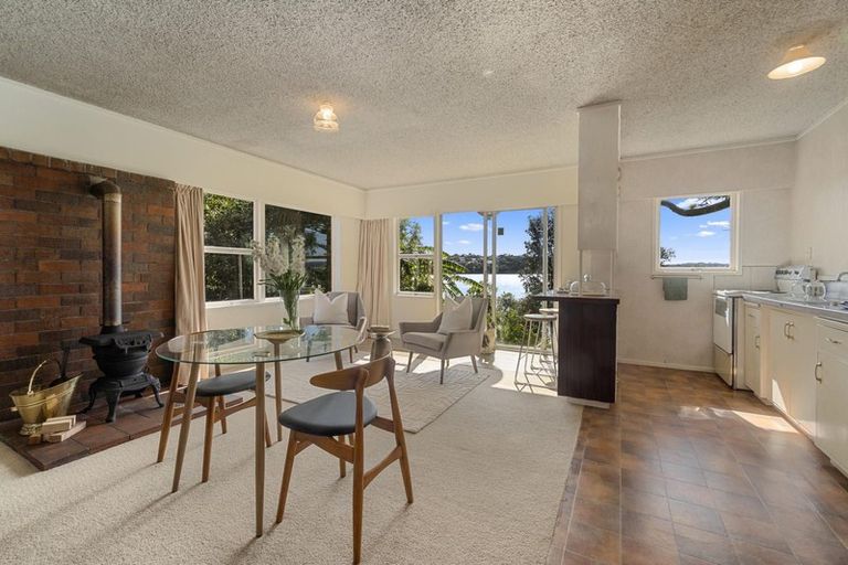 Photo of property in 5 Chapman Road, Te Atatu Peninsula, Auckland, 0610