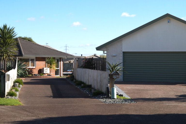 Photo of property in 17 Jan Higgins Place, Golflands, Auckland, 2013