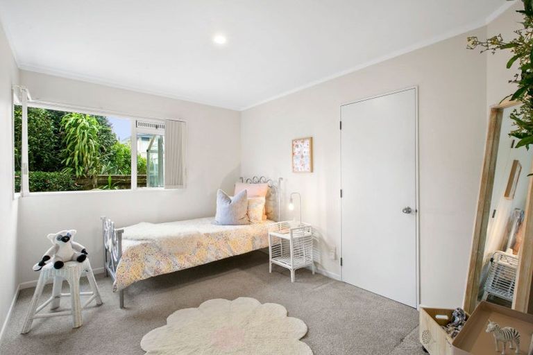 Photo of property in 11 Chatswood Grove, Fitzroy, New Plymouth, 4312