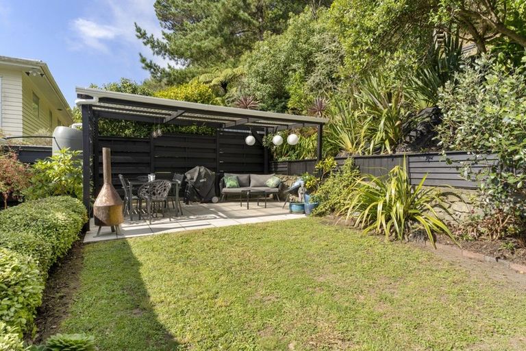 Photo of property in 10 Colonial Grove, Tawa, Wellington, 5028