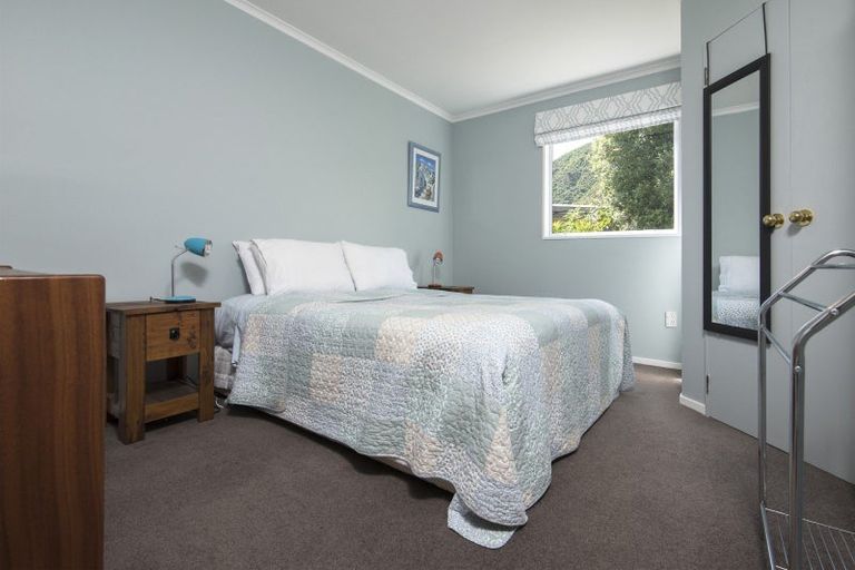 Photo of property in 1 Matai Place, Waikawa, Picton, 7220