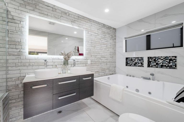 Photo of property in 2c Bledisloe Street, Cockle Bay, Auckland, 2014