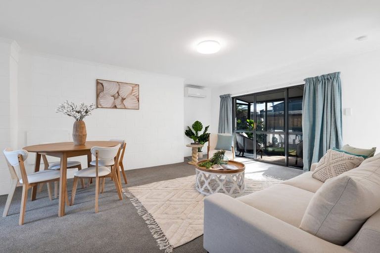 Photo of property in 2/65 Northgate, Strandon, New Plymouth, 4312