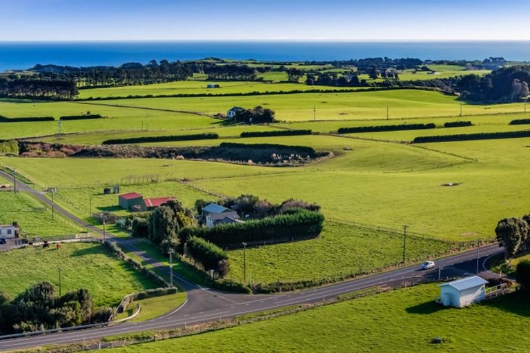Photo of property in 8 Muggeridge Road, Manutahi, Patea, 4598