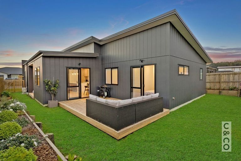 Photo of property in 12 Paihere Street, Huapai, Kumeu, 0810