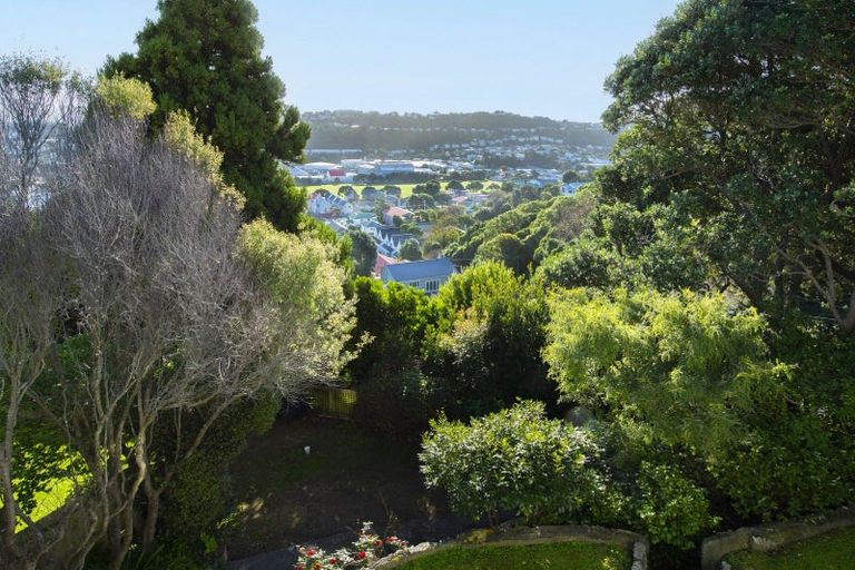 Photo of property in 24 Totara Road, Miramar, Wellington, 6022