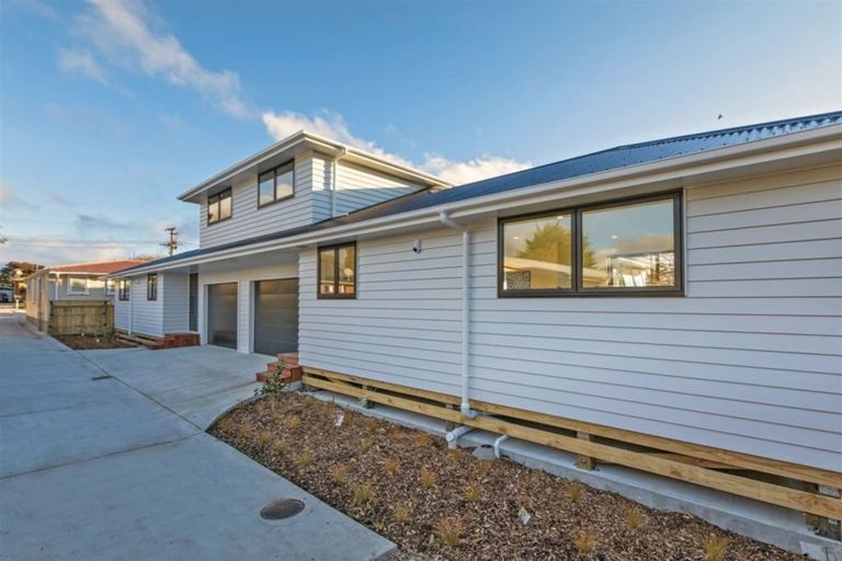 Photo of property in 52 Waipani Road, Te Atatu Peninsula, Auckland, 0610