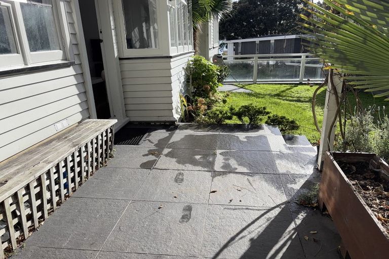 Photo of property in 2b Wilkinson Street, Oriental Bay, Wellington, 6011