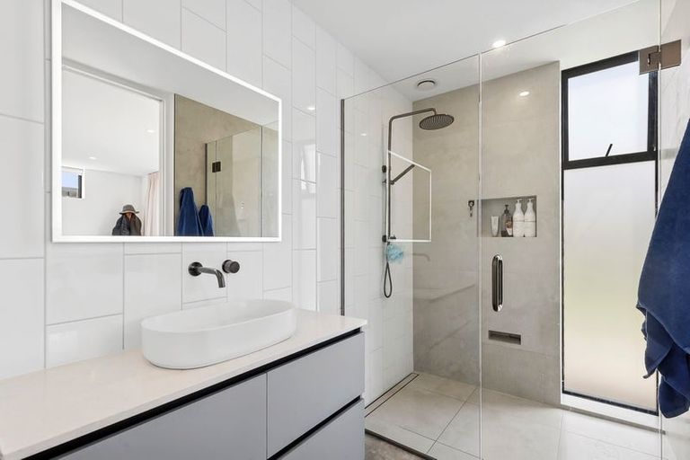 Photo of property in 7 Fern Burn Close, Wanaka, 9305