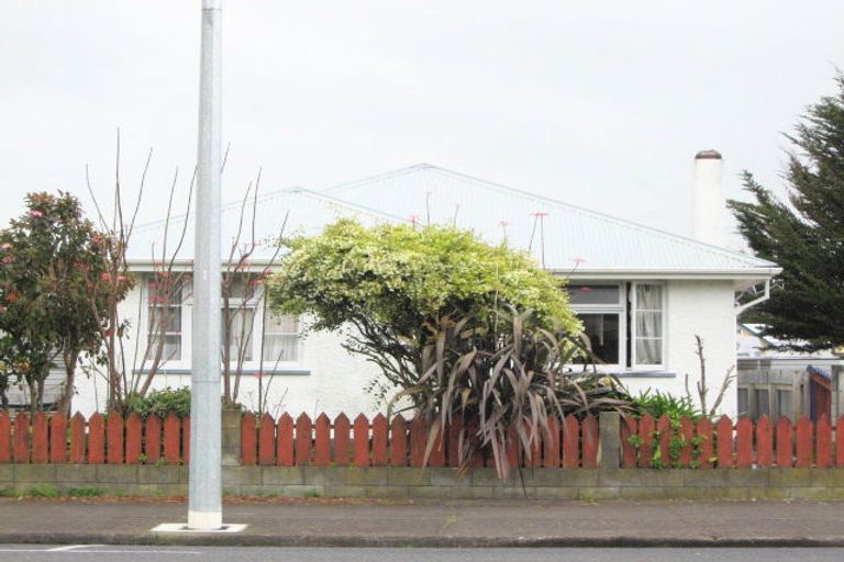 Photo of property in 9 Warre Street, Waitara, 4320