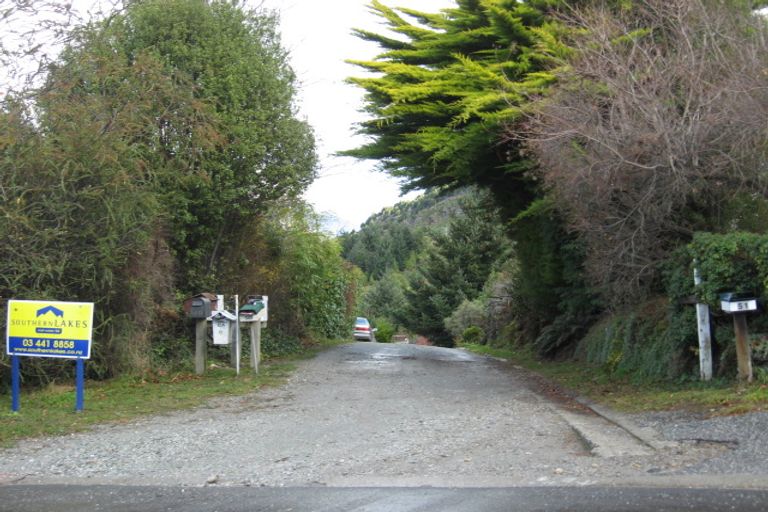 Photo of property in 12 Moss Lane, Sunshine Bay, Queenstown, 9300