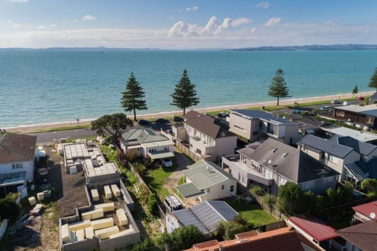 Photo of property in 20 The Esplanade, Eastern Beach, Auckland, 2012