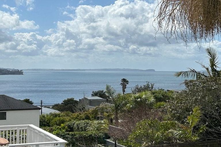Photo of property in 17 Rothesay Bay Road, Rothesay Bay, Auckland, 0630