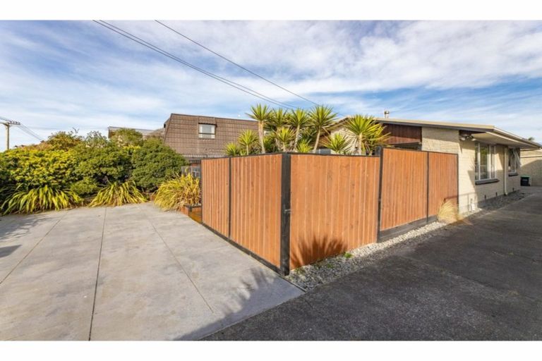 Photo of property in 523 Marine Parade, South New Brighton, Christchurch, 8062