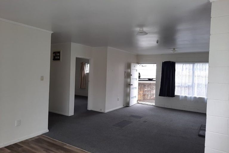 Photo of property in 4 Waimana Road, Conifer Grove, Takanini, 2112