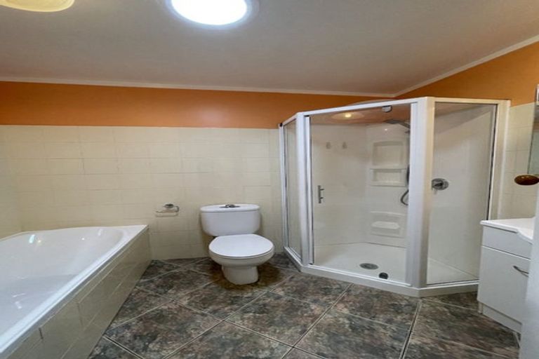 Photo of property in 37 Takapu Street, Henderson, Auckland, 0612