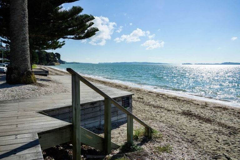Photo of property in 20 The Esplanade, Eastern Beach, Auckland, 2012