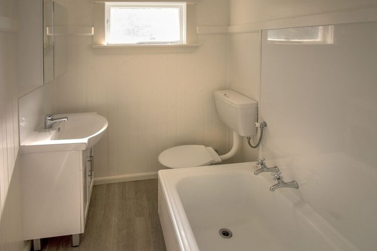 Photo of property in 92 Mackworth Street, Woolston, Christchurch, 8062