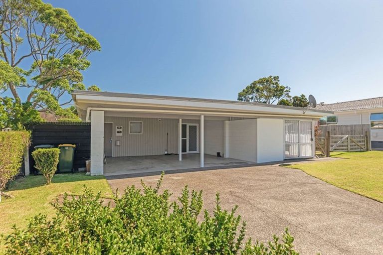 Photo of property in 18 Waterlea Avenue, Mangere Bridge, Auckland, 2022