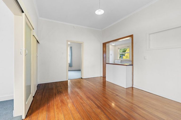 Photo of property in 58 Morley Street, New Plymouth, 4310