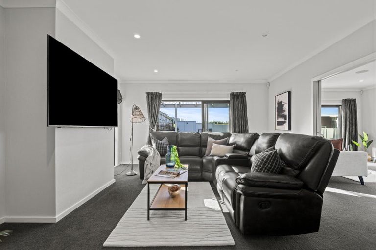 Photo of property in 1 Vaucluse Heights, Fitzherbert, Palmerston North, 4410