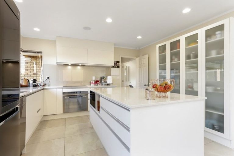 Photo of property in 86 William Bayes Place, Red Beach, 0932