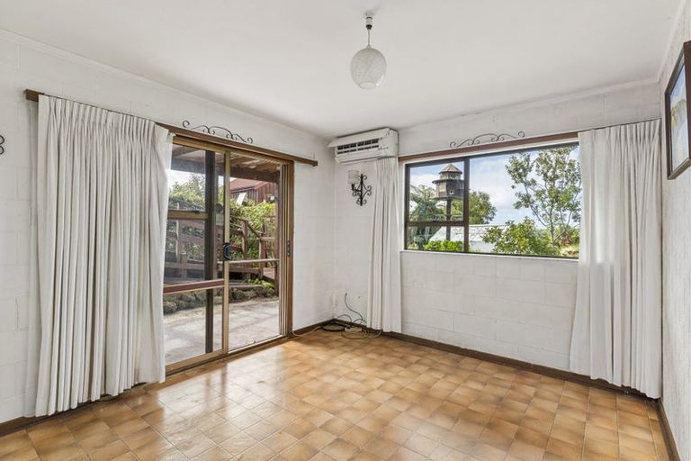 Photo of property in 2/29 Barker Rise, Northcross, Auckland, 0632