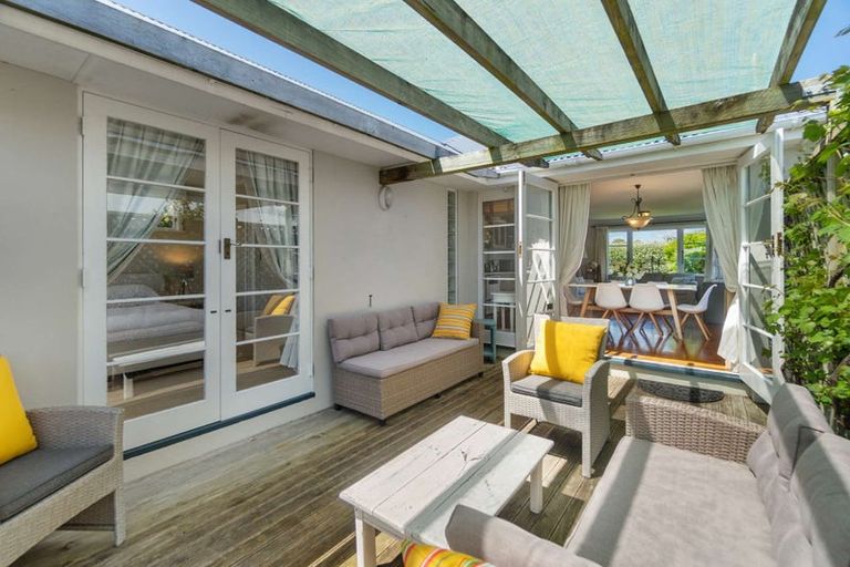 Photo of property in 17 Sackville Street, Martinborough, 5711