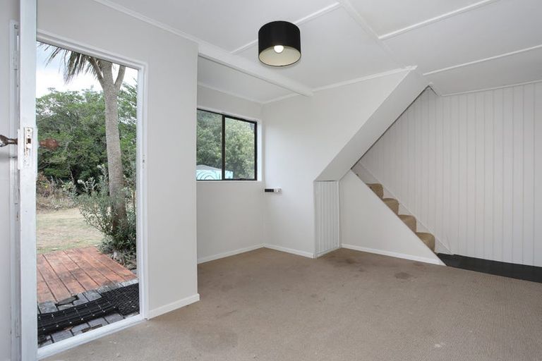 Photo of property in 15 Punga Street, Tangimoana, 4822