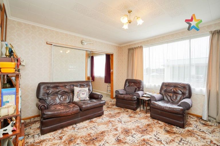 Photo of property in 49 Mauchline Street, Wallacetown, 9816