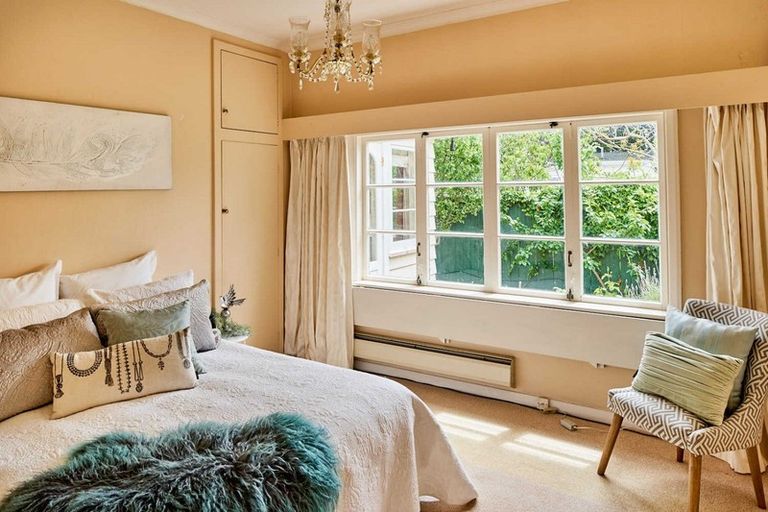 Photo of property in 398 Muritai Road, Eastbourne, Lower Hutt, 5013