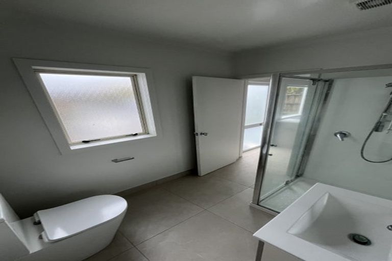 Photo of property in 2 Chester Avenue, Greenhithe, Auckland, 0632