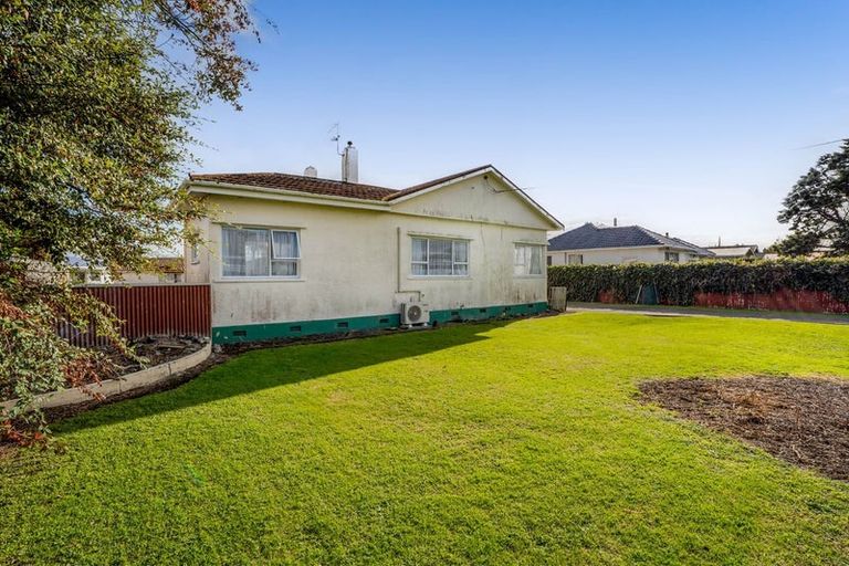Photo of property in 5 Turuturu Road, Hawera, 4610