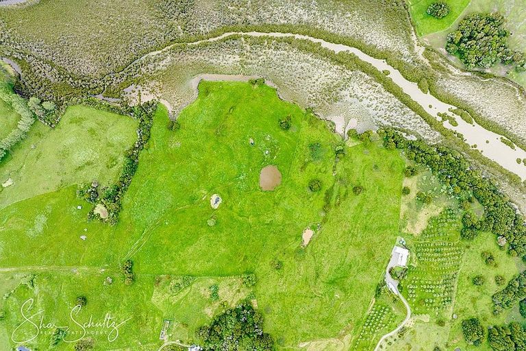 Photo of property in 215c Heatley Road, Whakapirau, 0583