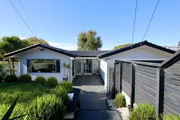 Photo of property in 23 Glenfern Road, Mellons Bay, Auckland, 2014