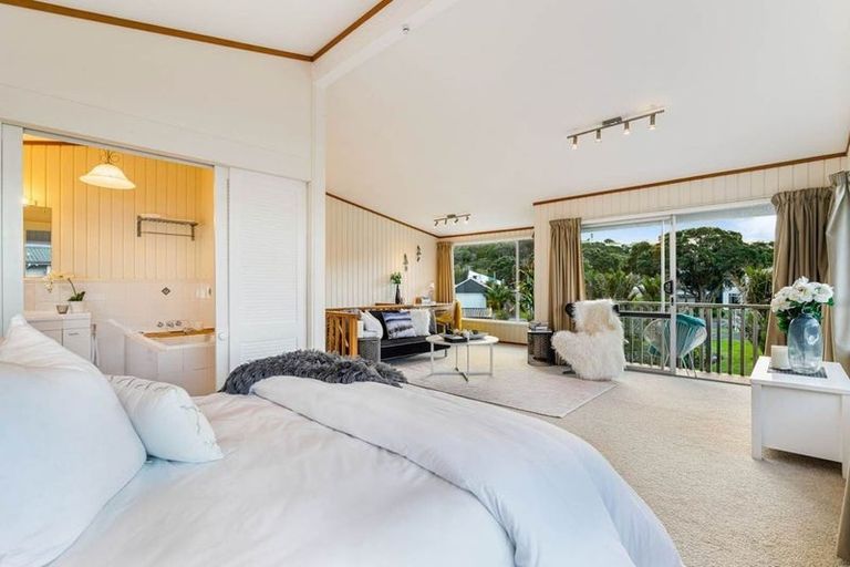 Photo of property in 2/4 Arkles Strand, Arkles Bay, Whangaparaoa, 0932