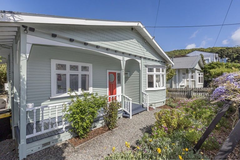 Photo of property in 39 Dee Street, Island Bay, Wellington, 6023